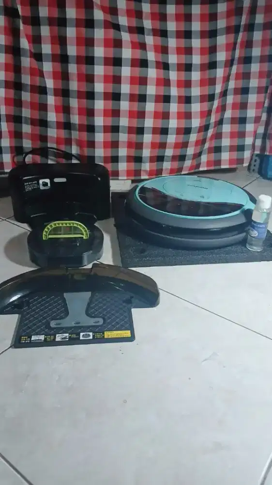 Moneual Robot vacuum cleaner