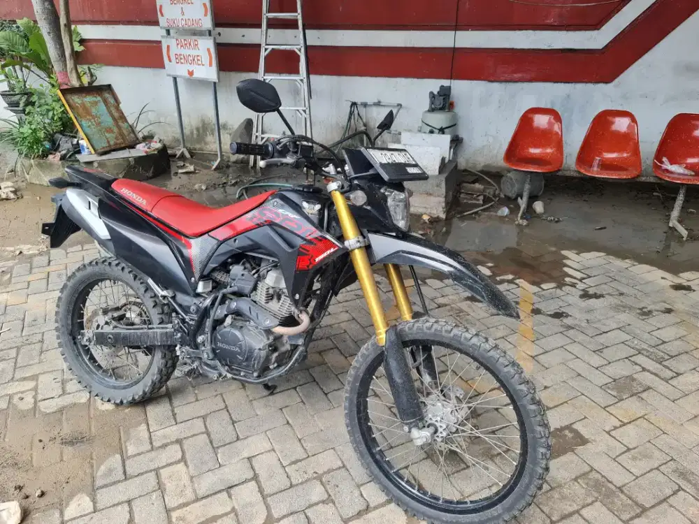 CRF150L Extreme Black tahun 2022