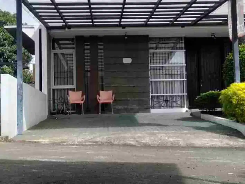 Dijual Rumah Full Furnished terawat di Sarijadi