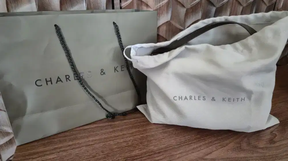 Preloved tas Charles & Keith