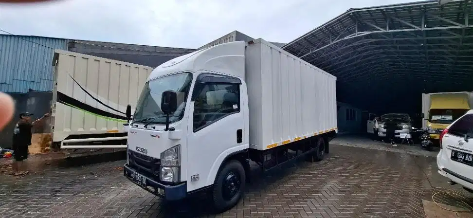Isuzu Elf NMR 71 T SD Long 125PS  6R + Box Besi - 2021
siap pakai
