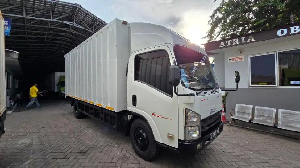 Isuzu Elf NMR 71 T SD Long 125PS 6R + Box Besi - 2021
siap pakai