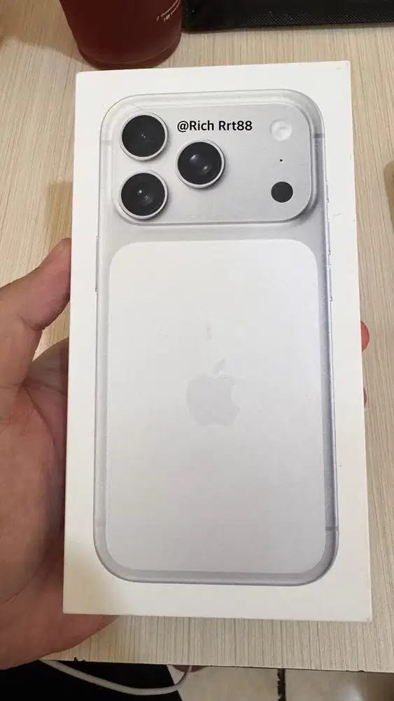 Iphone 17 Pro Silver / 256GB Like New