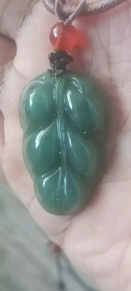 Jadeite jade giok Burma type A natural liontin