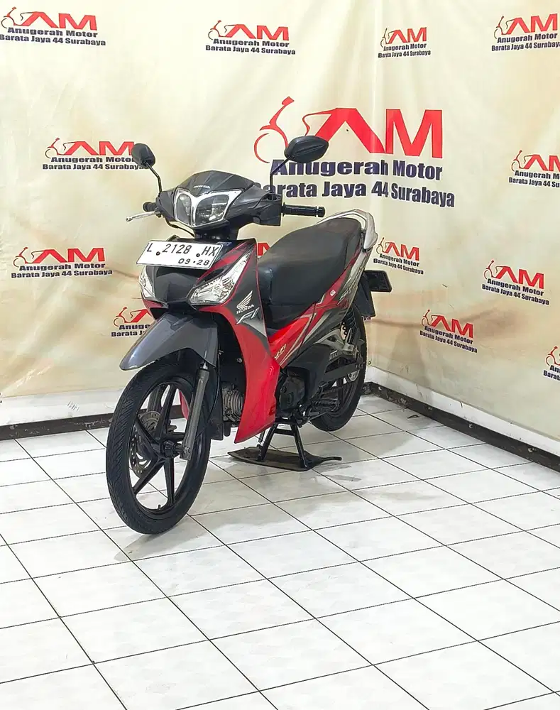 Honda Supra x 125 Helm in Tahun 2013 warna hitam