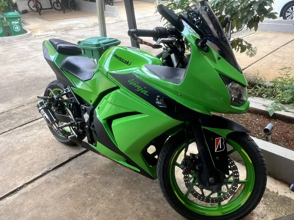 Dijual Kawasaki Ninja 250 Karbu Tahun 2011