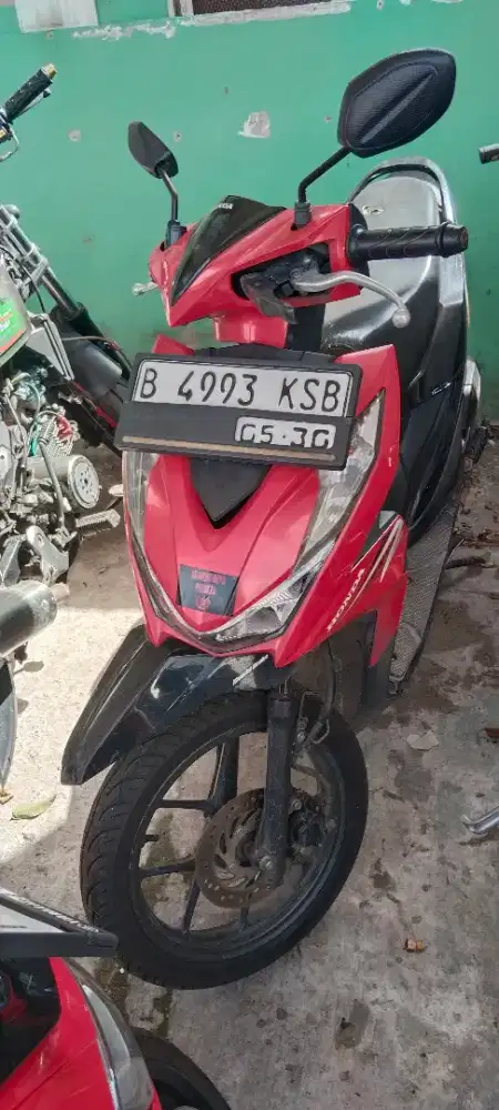 Honda beat merah hitam