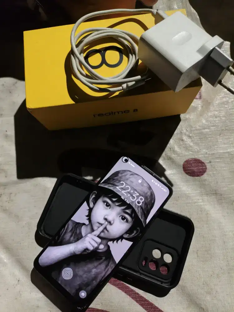 Di jual realme8 ram8/128  kelengkapan dosbox cas full set