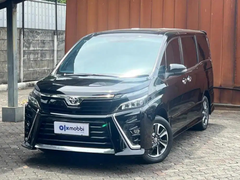 TERMURAH Toyota Voxy 2.0 Bensin-AT 2021 6EA