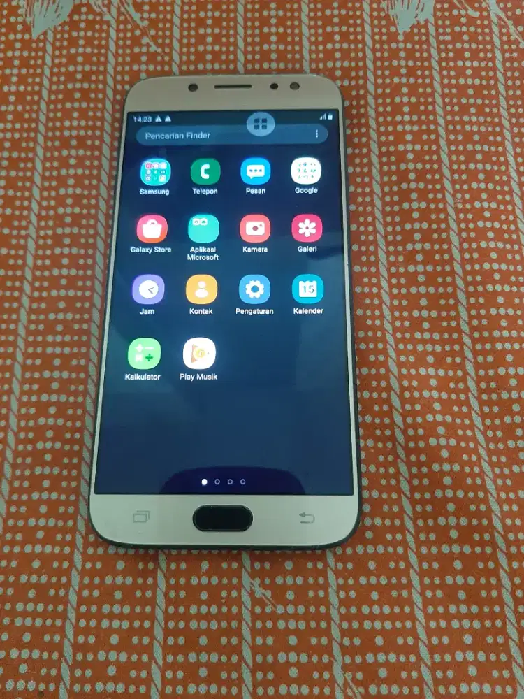 Di jual samsung J 7  pro. Kondisi masih bagus.