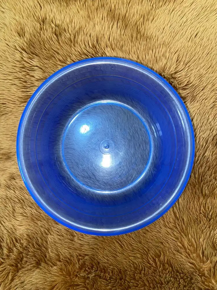 Mangkuk Plastik Bening Biru – Diameter 22 cm Preloved
