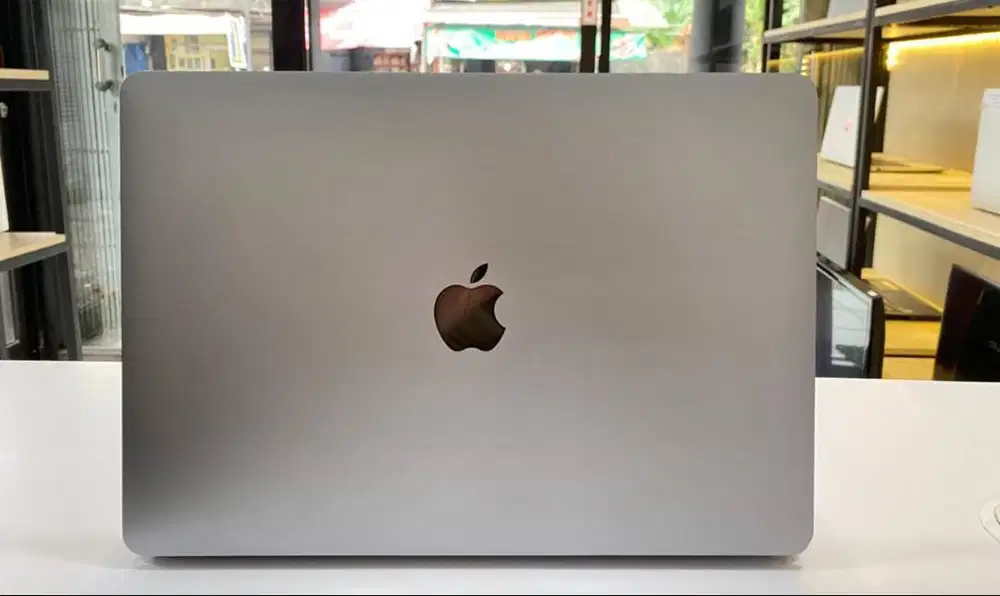 MacBook Pro M2 2022 RAM 8GB//256GB
