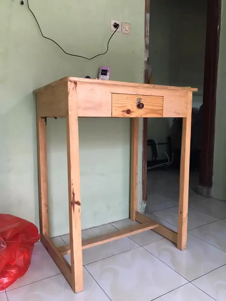 Meja + bangku bekas kasir