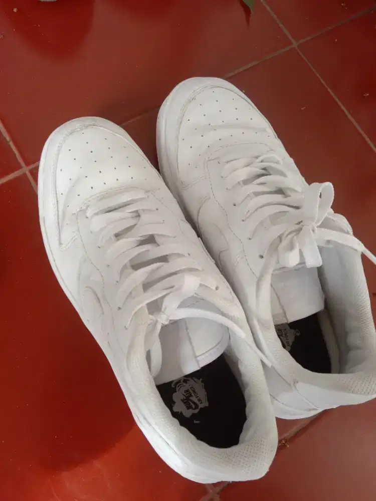 DI JUAL 2 SEPATU 250K