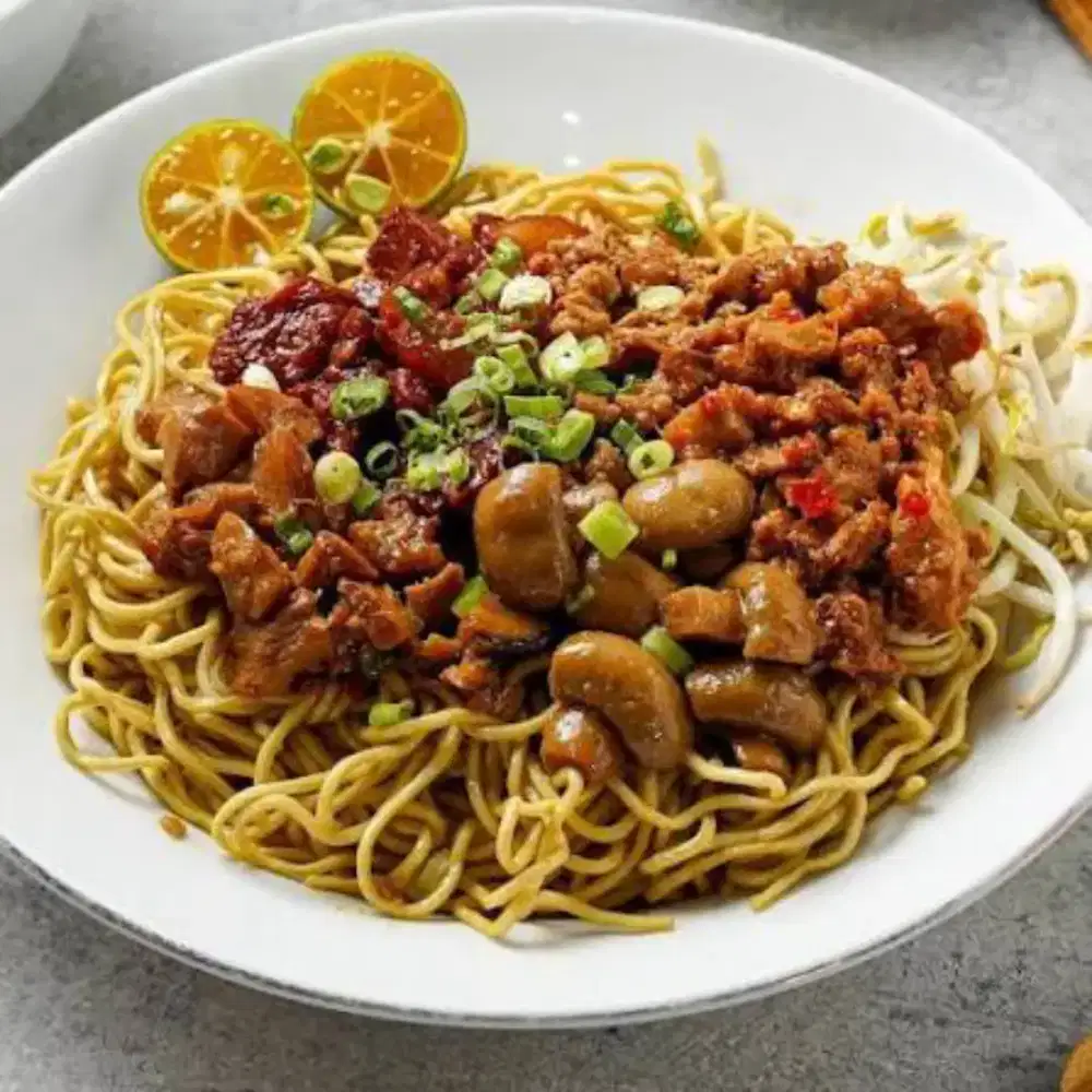 Pegawai kerja bakmie non halal