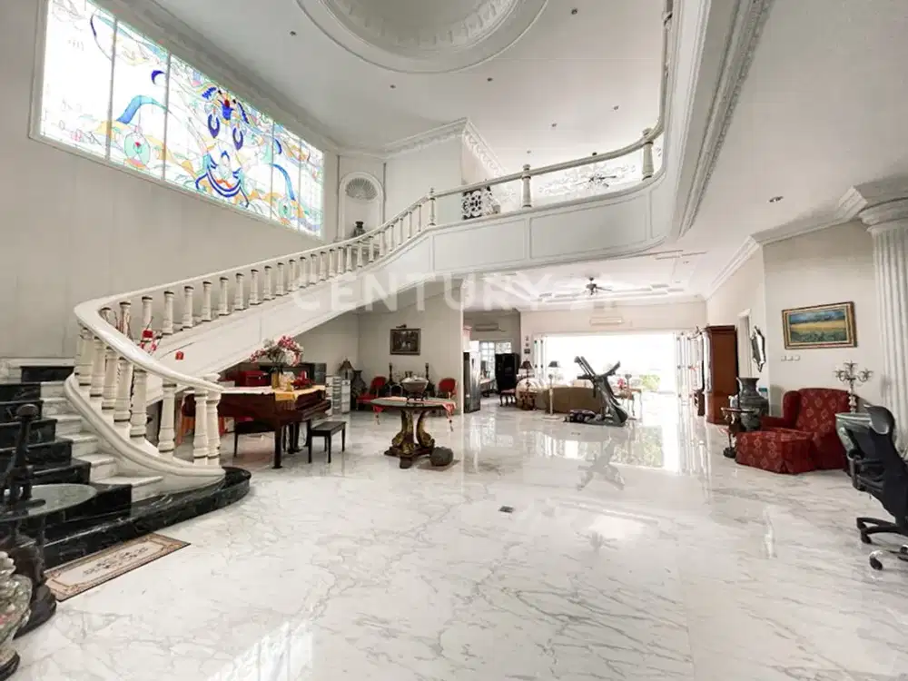 Rumah Mewah Menteng Inti, Selangkah Ke Gereja Dan Siap Huni