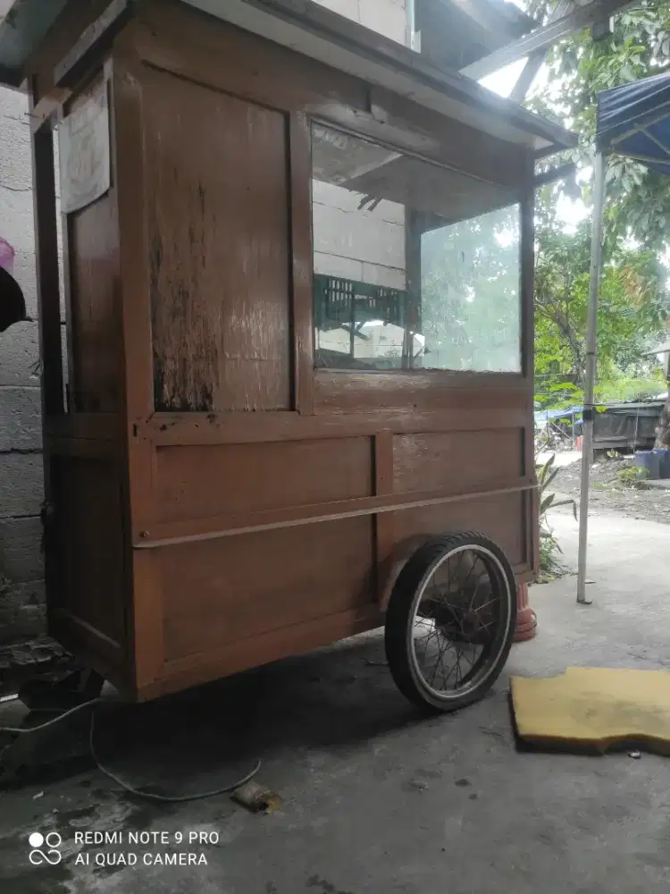 Gerobak mie ayam dan bakso