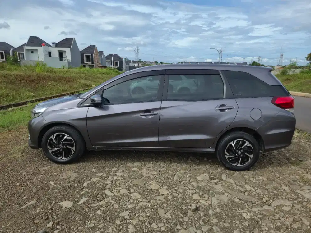 Mobilio E cvt spesial edition