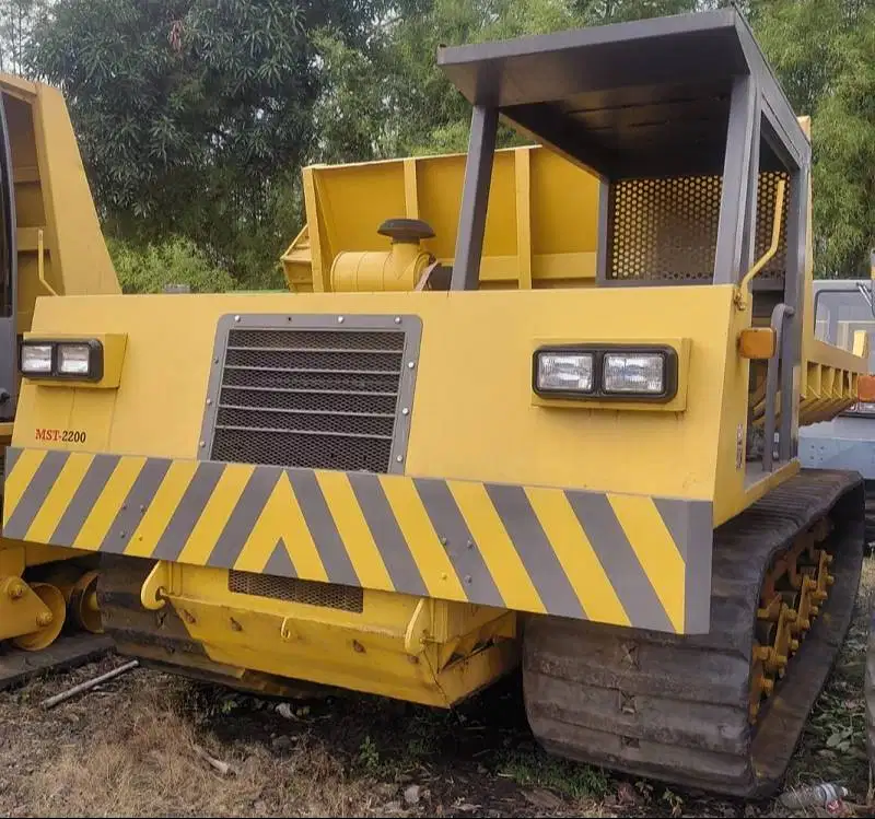Dijual Rubber Crawler Carrier Truck Morooka MST2200 engine Cat Ex. Imp