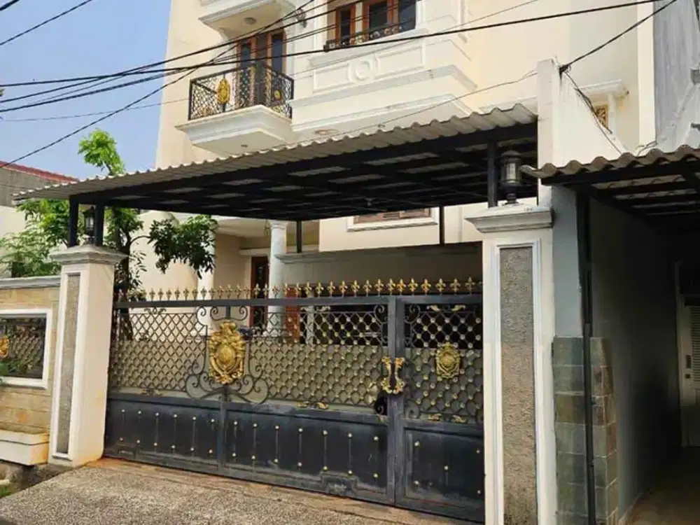 Rumah 3 Lantai dengan Kolam Renang di Cidodol Baru, Kebayoran Lama Jakarta Selatan