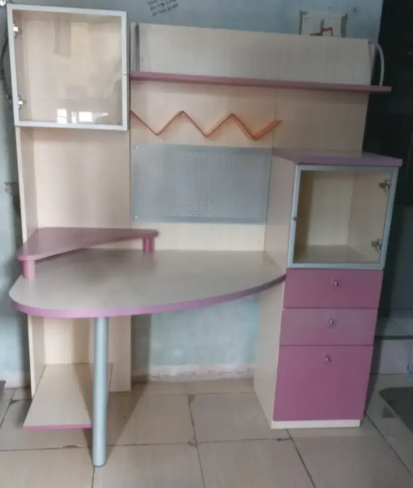 Jual Meja Belajar Dan Lemari Plastik impor.