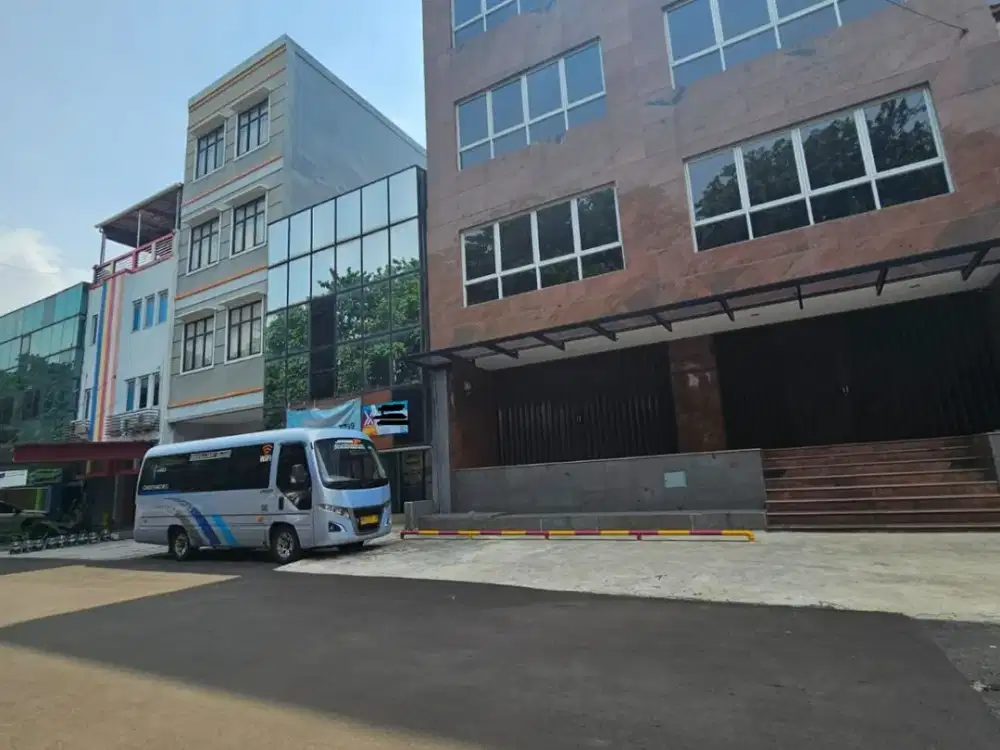 Ruko Berlokasi Strategis Cocok untuk Usaha di Pulomas Jakarta Timur - Fasilitas Mudah