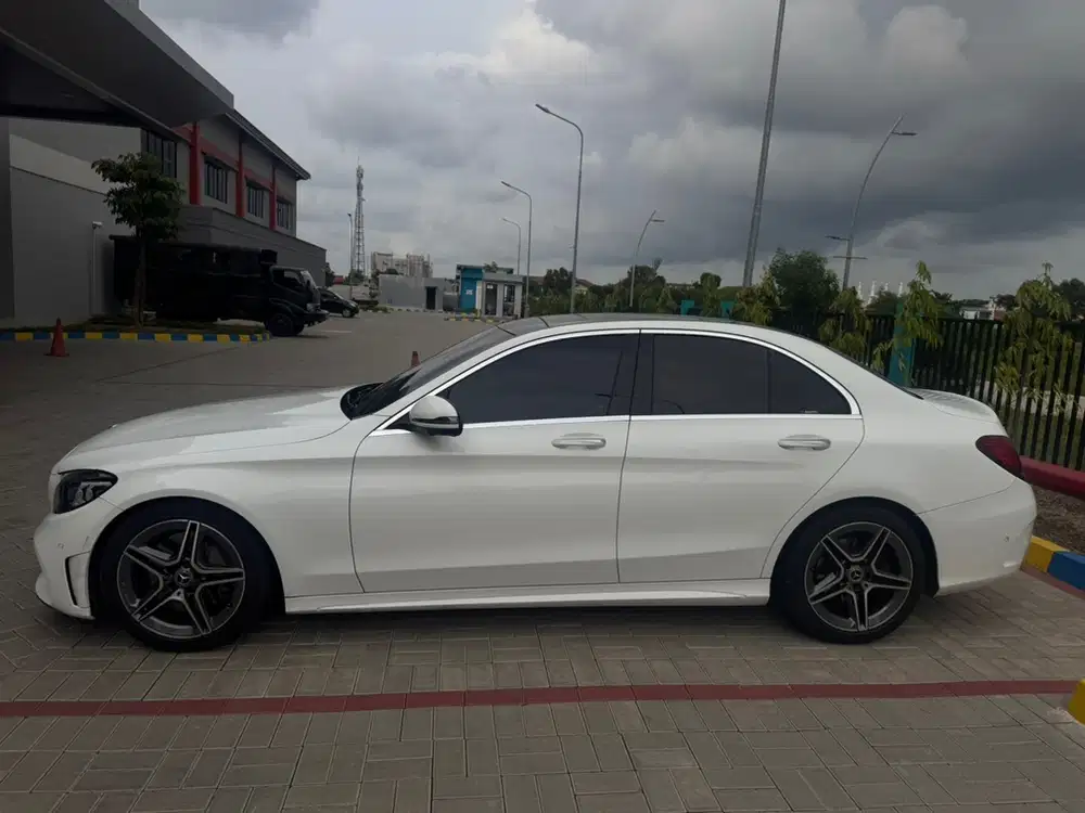Mercedes-Benz C300 2019 Bensin