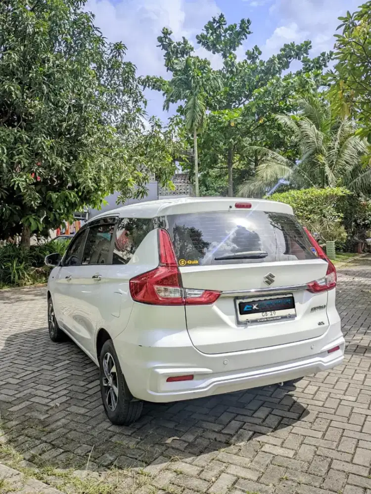 Rental mobil. Sewa mobil harian, mingguan & bulanan lepas kunci.