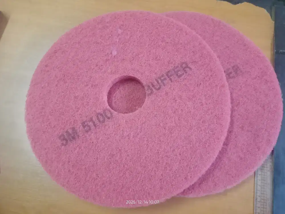 Pad merah putih coklat