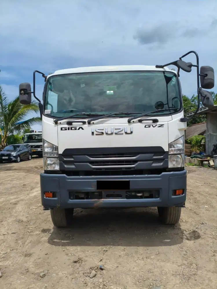 Isuzu GIGA GVZ 285ps Head Trailer 6x4 Tronton 10 Ban nik.2022 Putih