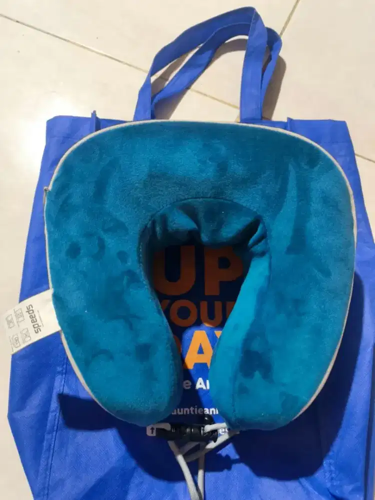 BANTAL PIJAT LEHER PORTABLE