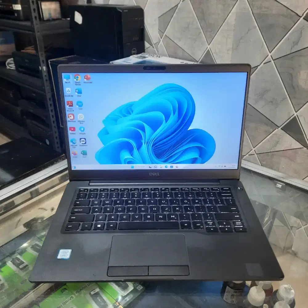 Dell Latitude 7300, Core i7 Gen 8, RAM 8GB, SSD 256GB, Layar 13,3 inch