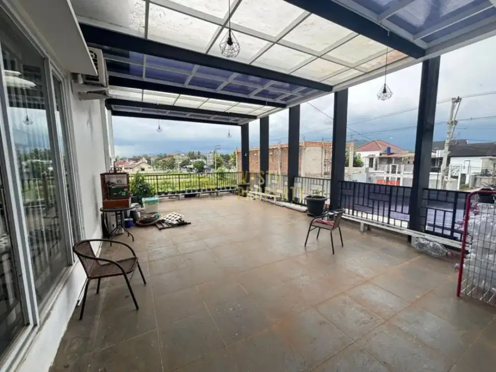 RUMAH MEWAH 2 LANTAI  CARPORT LUAS FULL FURNISHED AKSES STRATEGIS