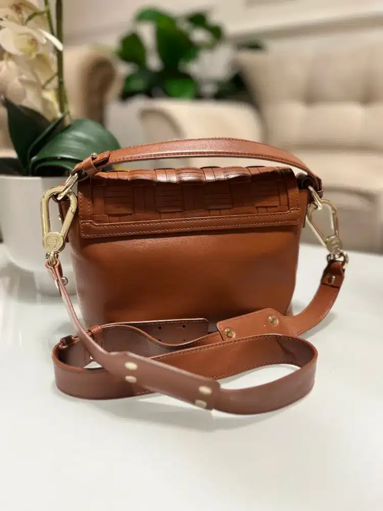 Jual Tas Aigner Tara Crossbody bag ori