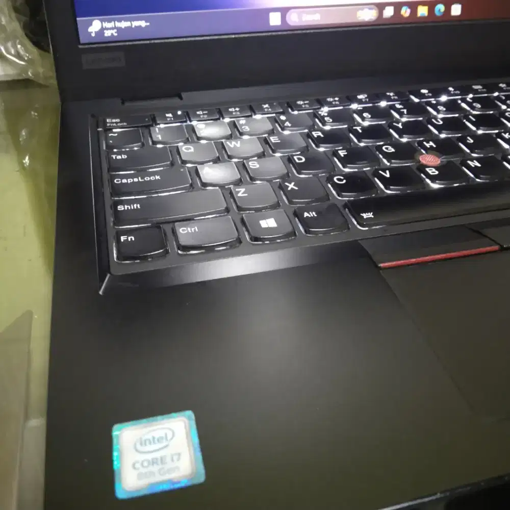 Lenovo thinkpad l390 i7 ram 8gb sdd M2 256gb layar fhd keyboard nyala