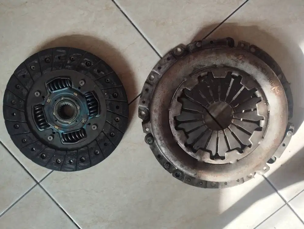 Kampas kopling dan Matahari Timor