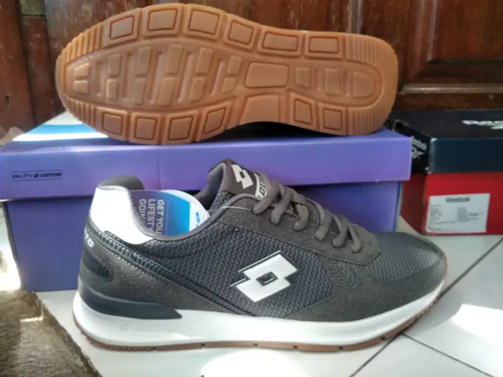Sepatu lotto  run 41 original