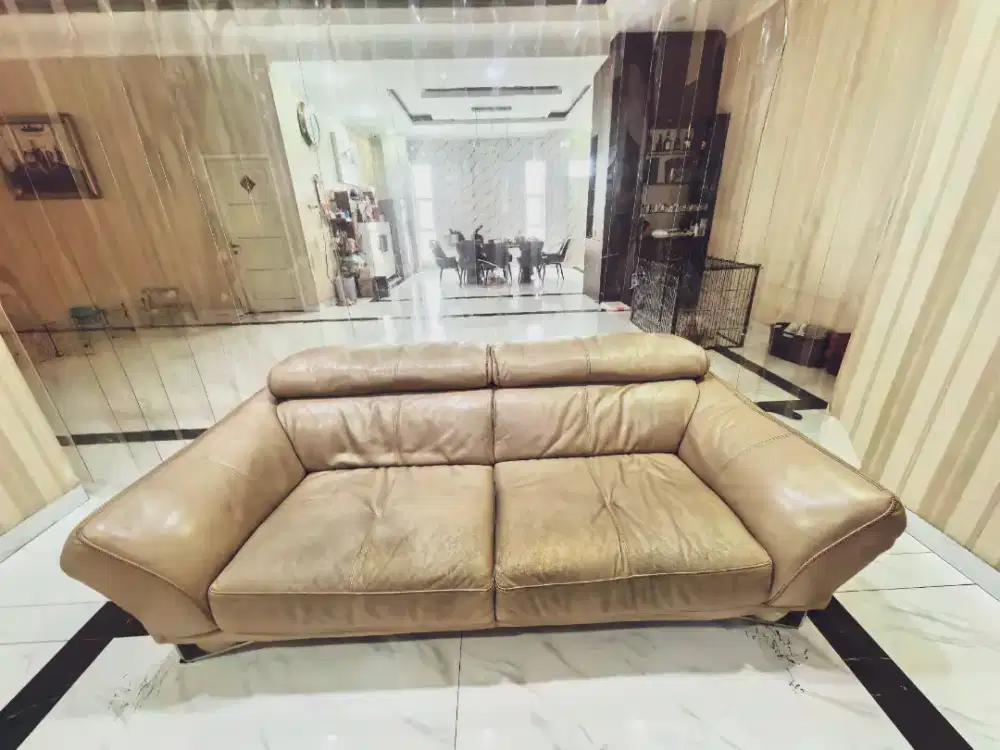 sofa kulit merk Ferrara