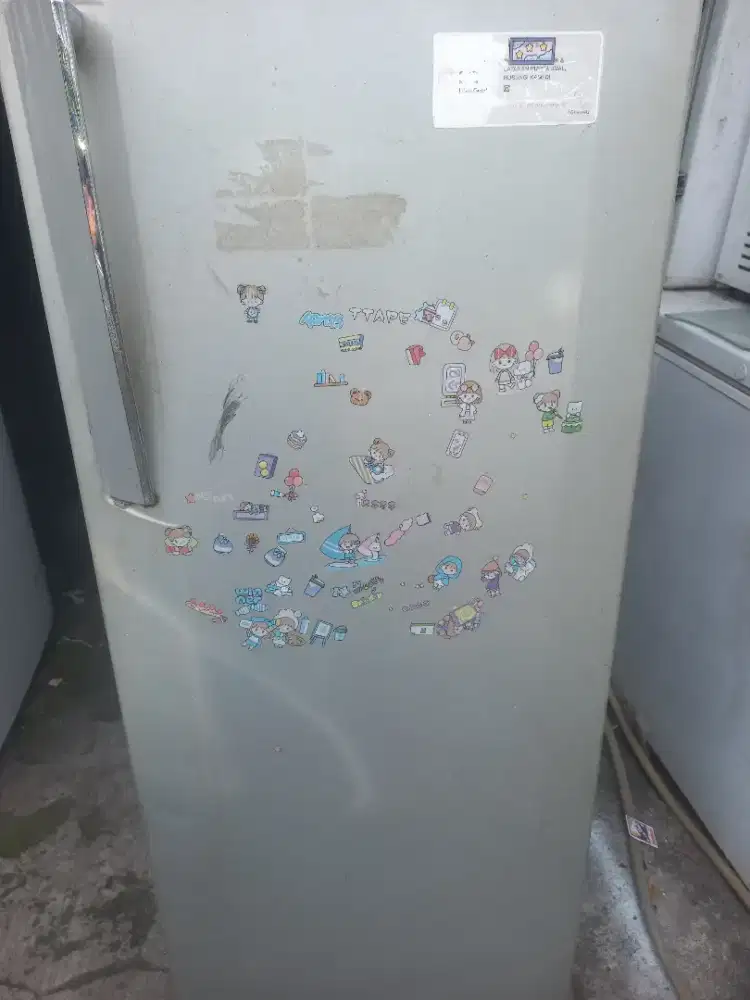 Di jual frezer 6 rak merk LG sangat normal sekali