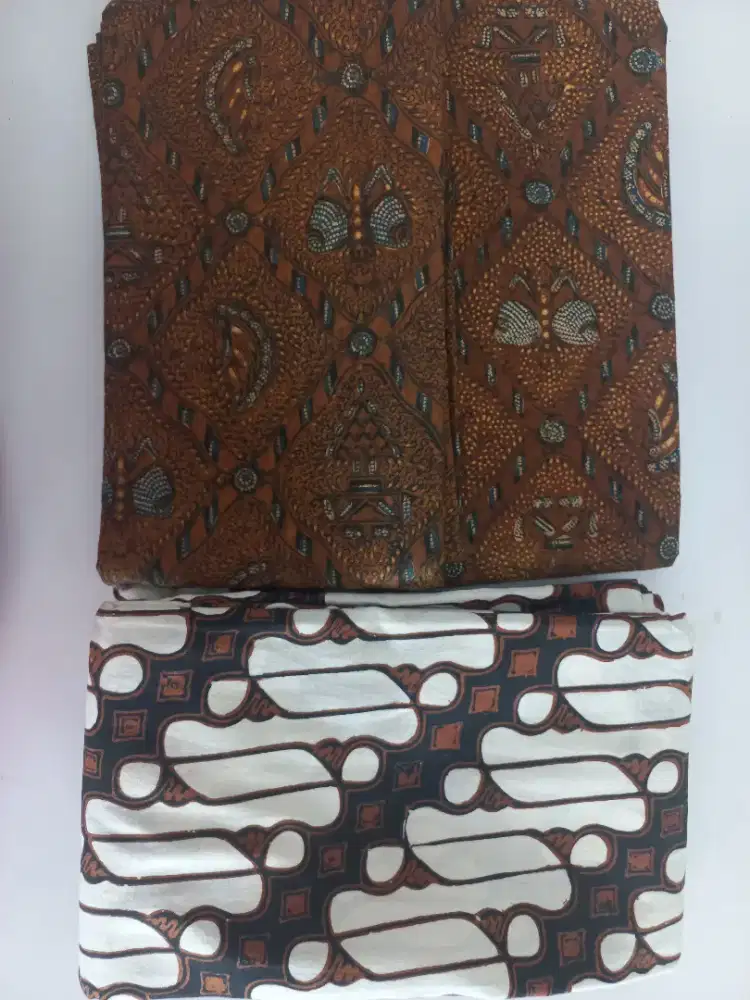 Kain Batik Sidomukti dan parang asli