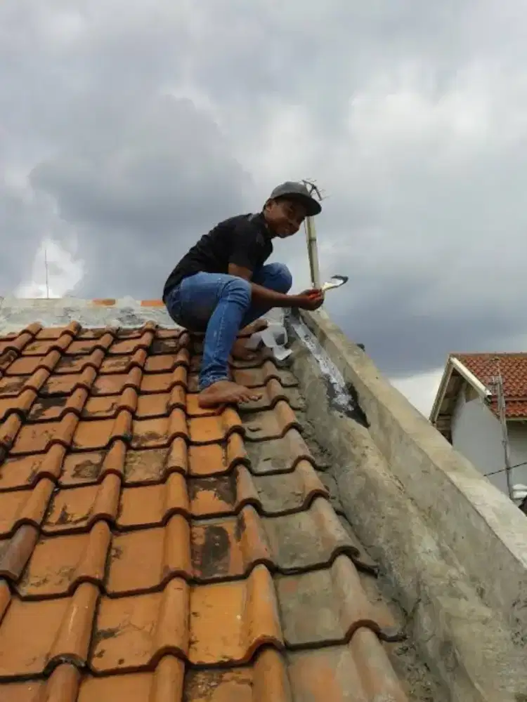 Jasa tukang bangunan atap bocor rembes cat pasang plapon keramik