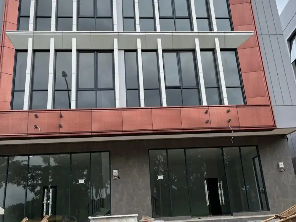 Disewakan Ruko 3 Lantai Front Row Kota Wisata Cibubur