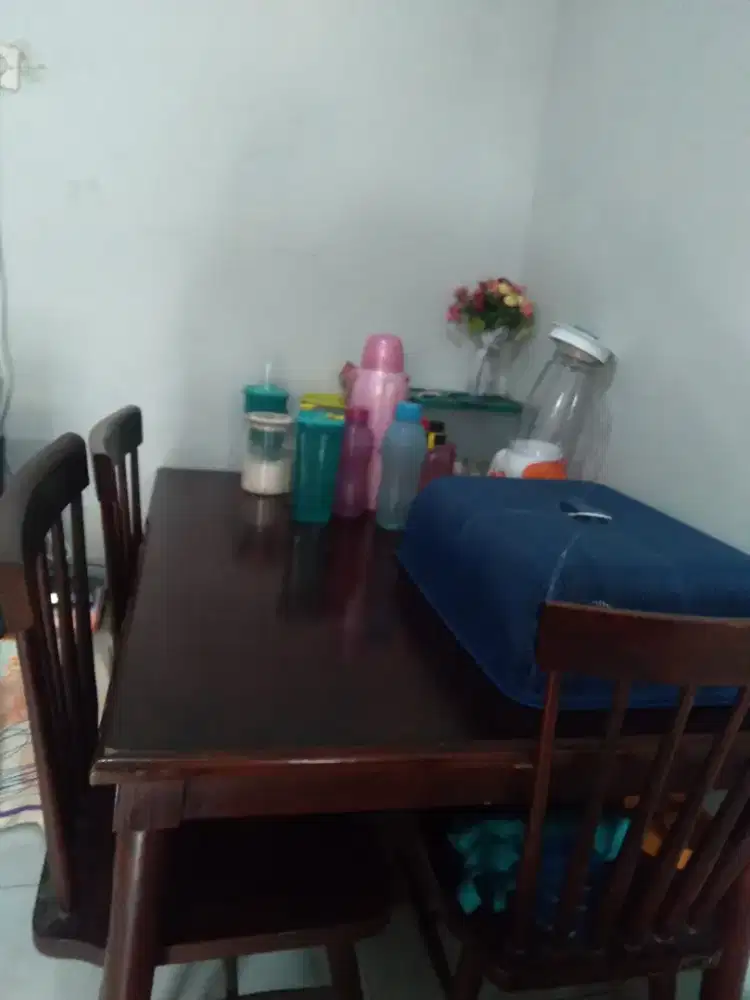 Dijual meja makan kayu berkualitas  kursi 4 buah