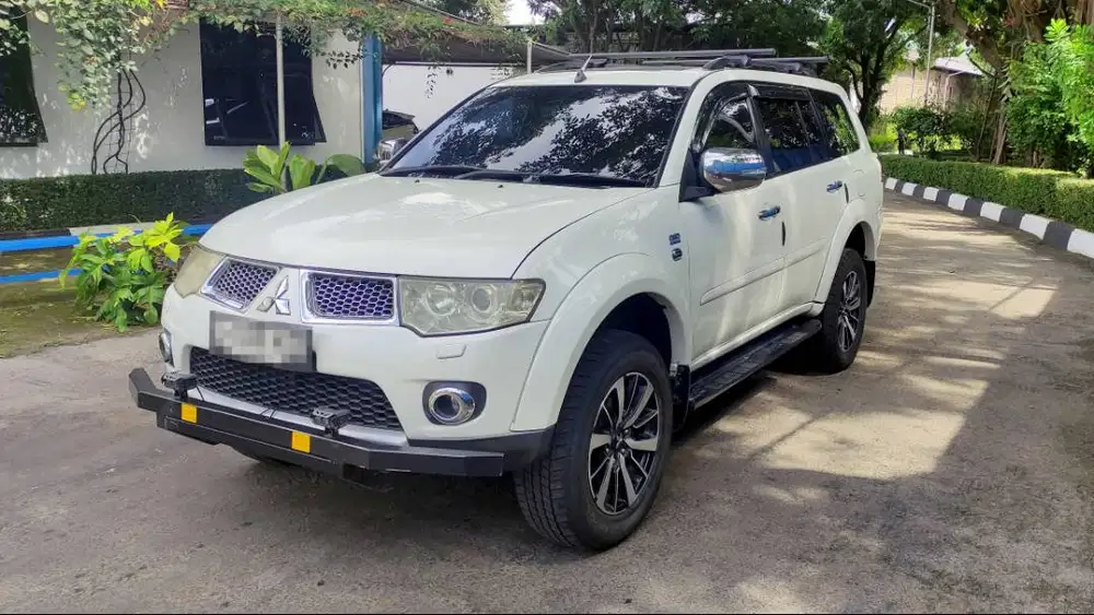 Mitsubishi Pajero 2.5 Diesel AT 2012 Putih Terawat (Tangan Kedua)