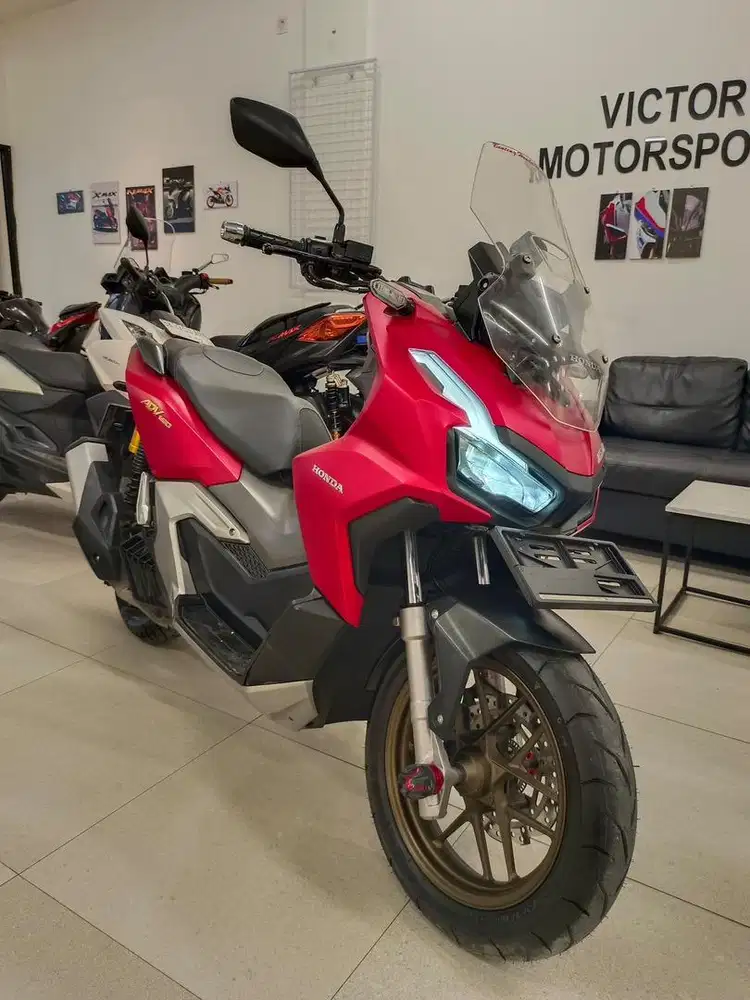 [Tipe Tertinggi] Honda ADV 160 ABS tahun 2022 warna Merah Dop Red CC