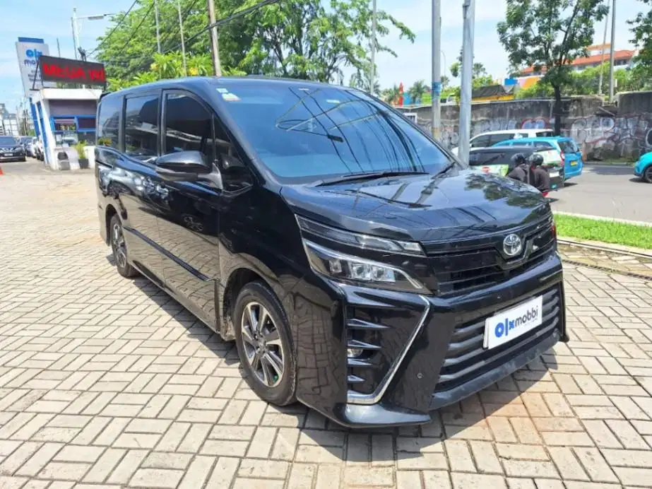 LOW DP Toyota Voxy 2.0 Bensin-AT 2018 TZF