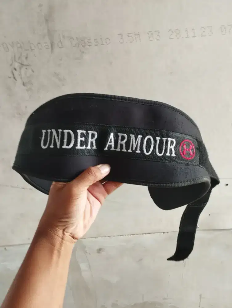 Sabuk fitnes UNDER ARMOUR