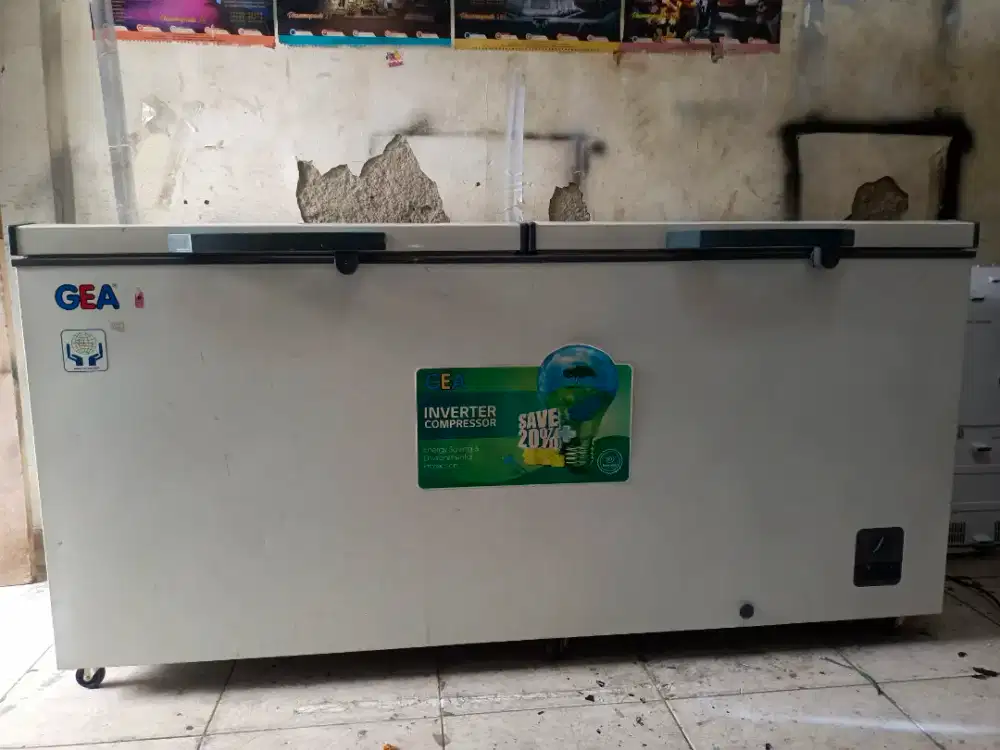 Di jual second frezer box kapasitas 600 liter merk GEA
