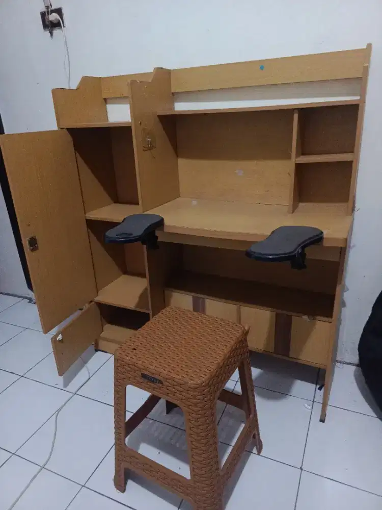 Dijual Cepat Lemari Meja Belajar/Kerja