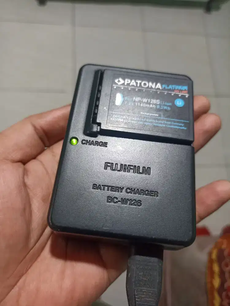 Charger Fujifilm W126